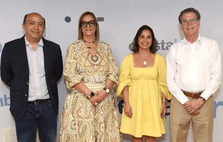 Artista Mary Frances Attías Antún presenta su libro 'Fugaces'