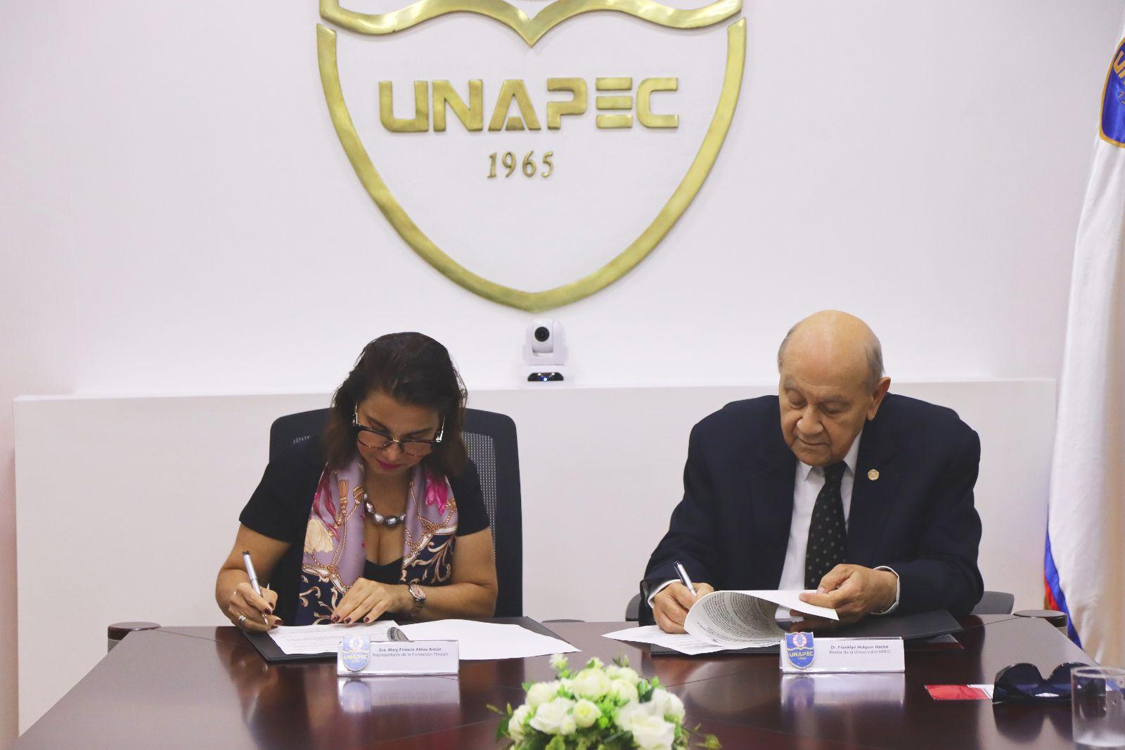 Fundación Timeart firma acuerdo con Universidad APEC